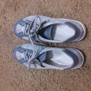 Remote Size 41 Zip Up Sneaker